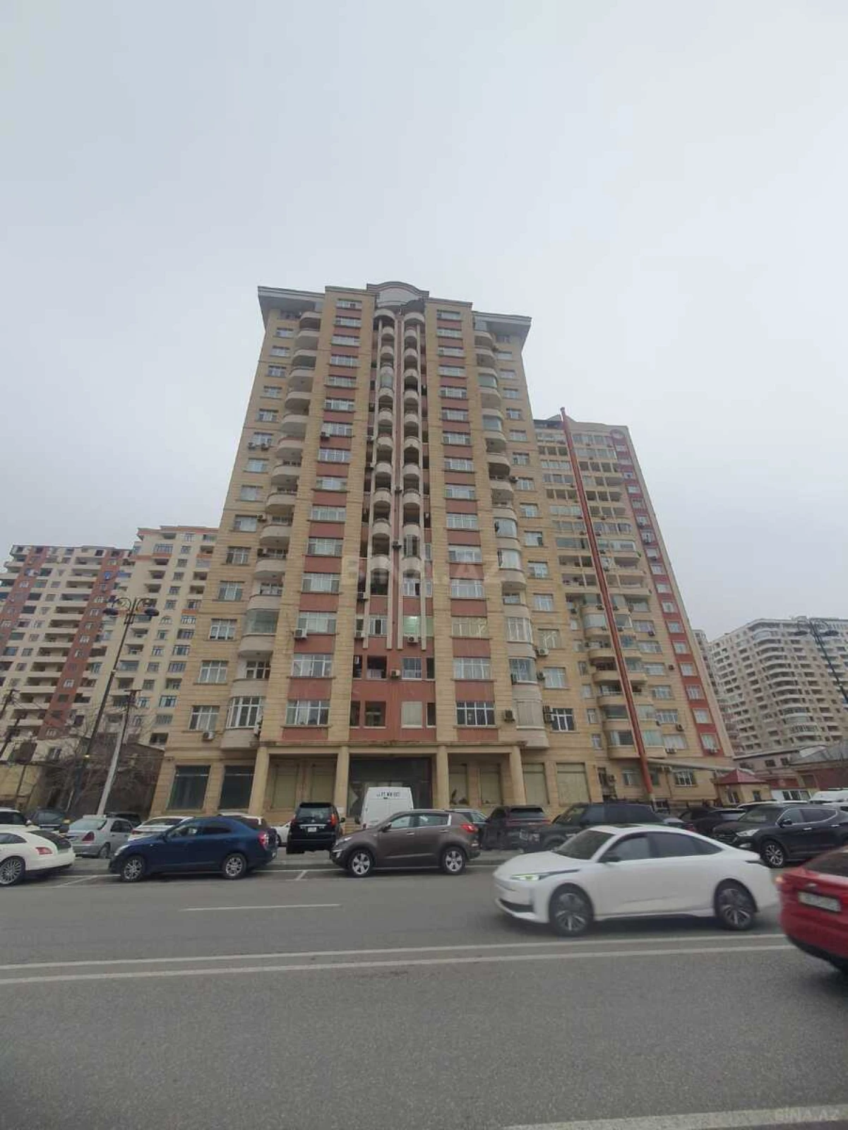 Satılır obyekt 517 m²