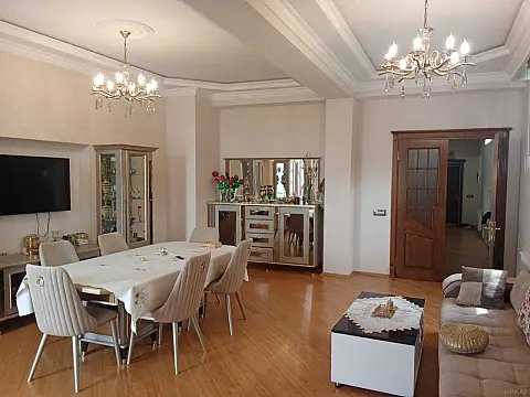 Satılır 3 otaqlı mənzil 150 m²