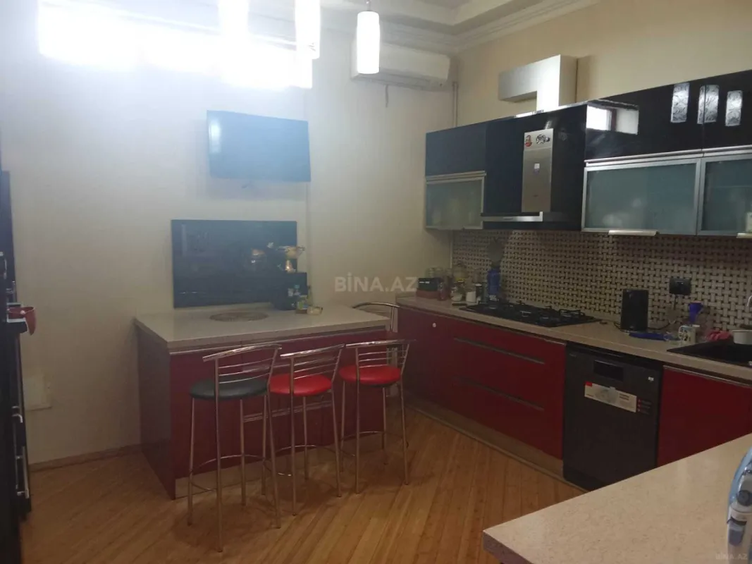 Satılır 3 otaqlı mənzil 150 m²