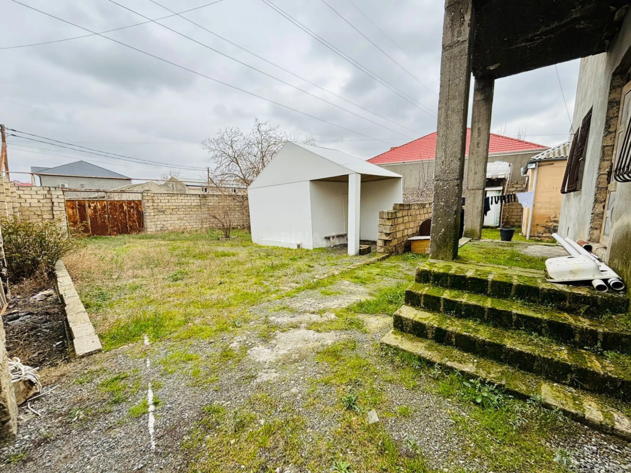 Satılır 6 otaqlı həyət evi 253 m²