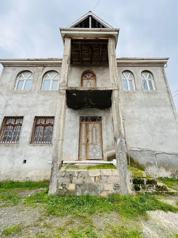 Satılır 6 otaqlı həyət evi 253 m²