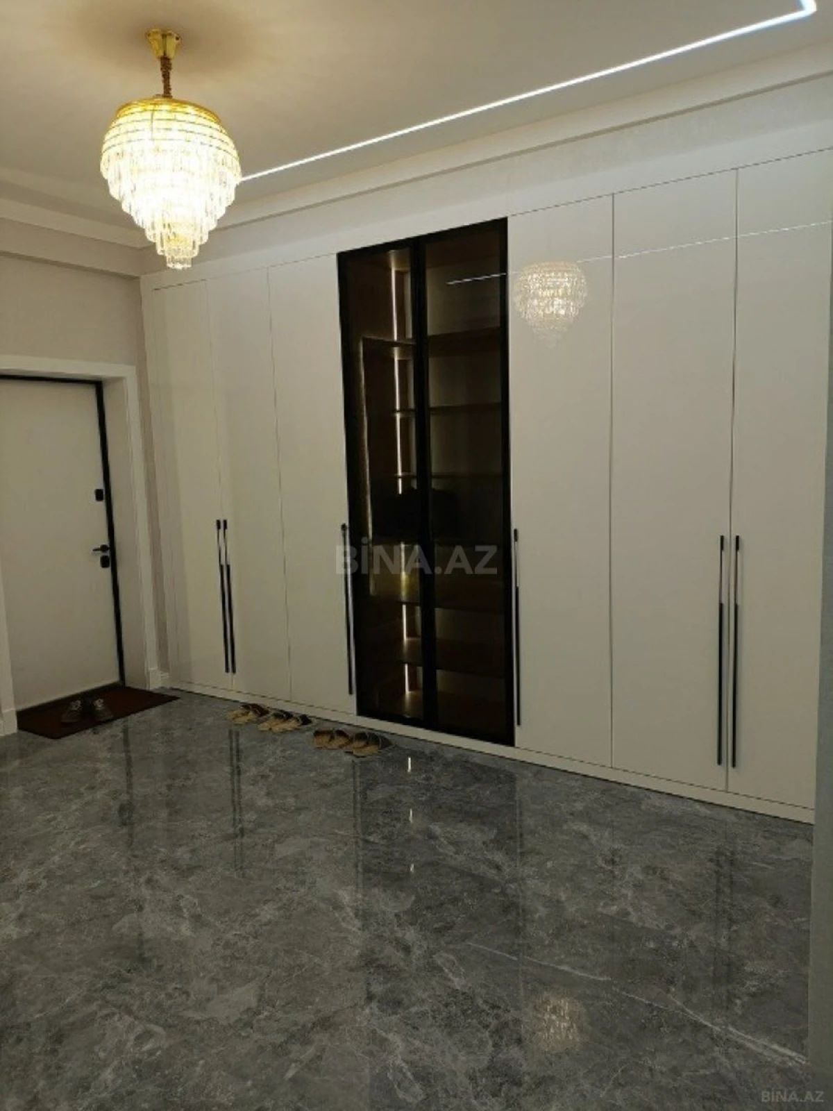 Satılır 4 otaqlı mənzil 160 m²