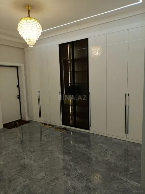 Satılır 4 otaqlı mənzil 160 m²