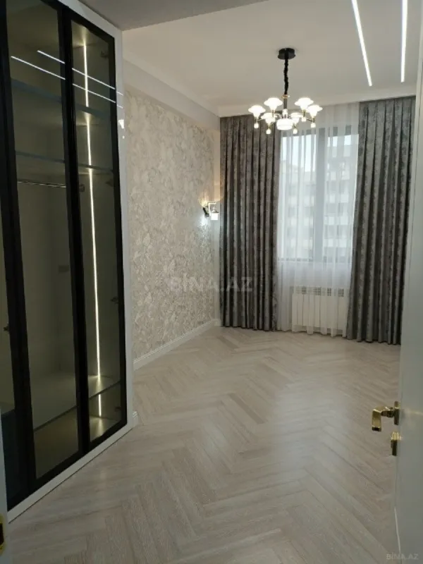 Satılır 4 otaqlı mənzil 160 m²