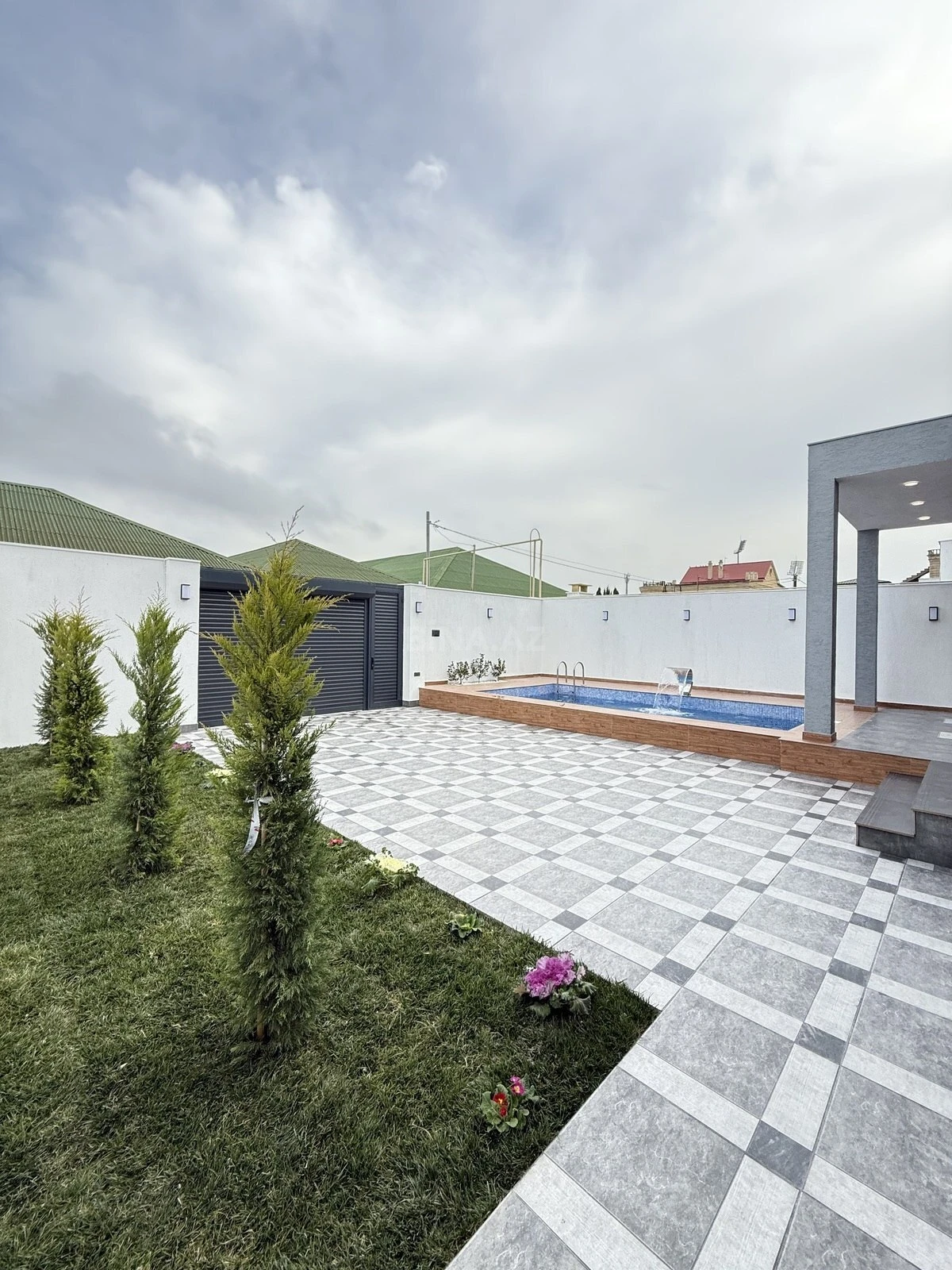 Satılır 4 otaqlı həyət evi 160 m²