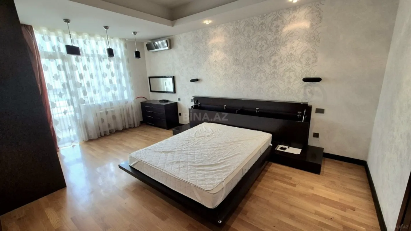 Satılır 4 otaqlı mənzil 161 m²
