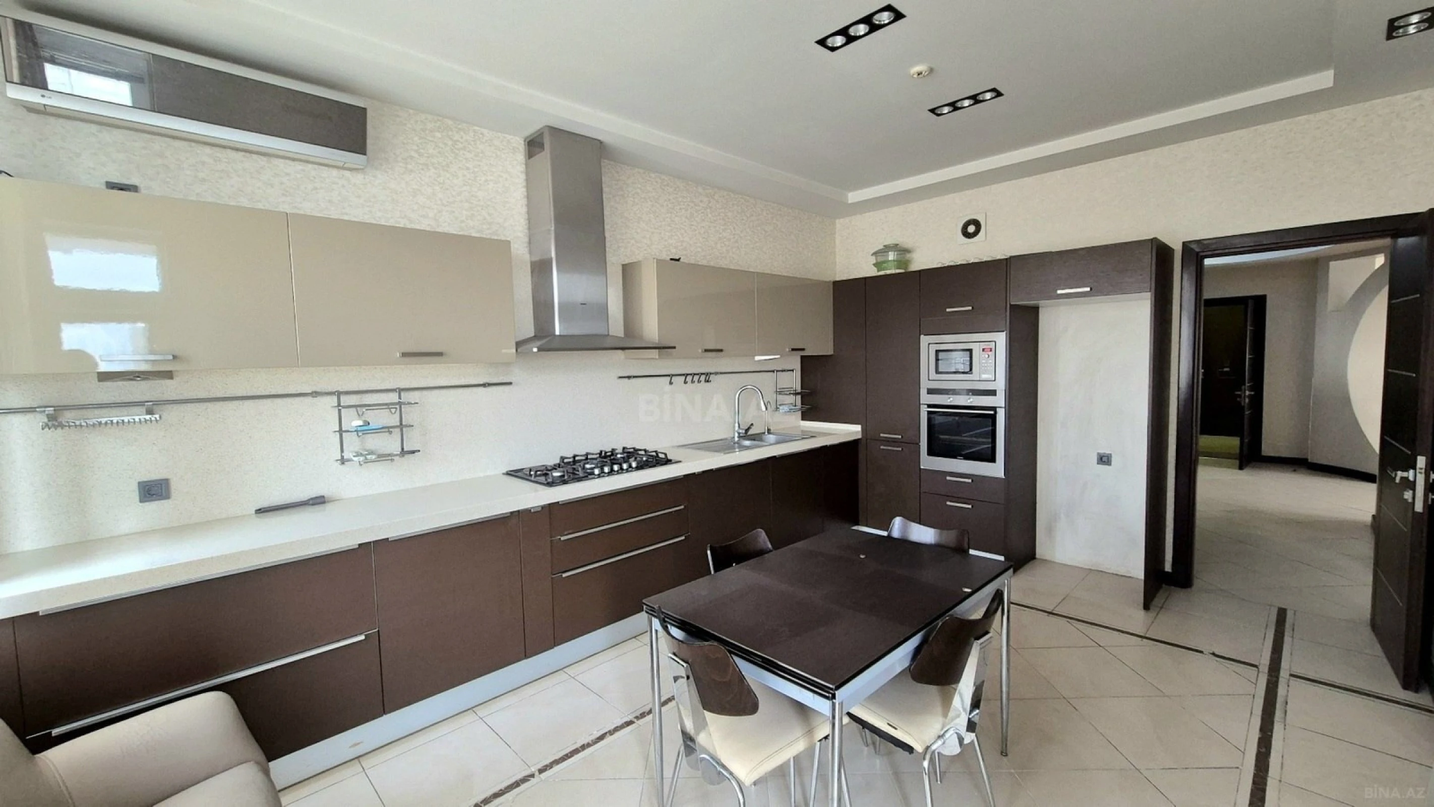 Satılır 4 otaqlı mənzil 161 m²