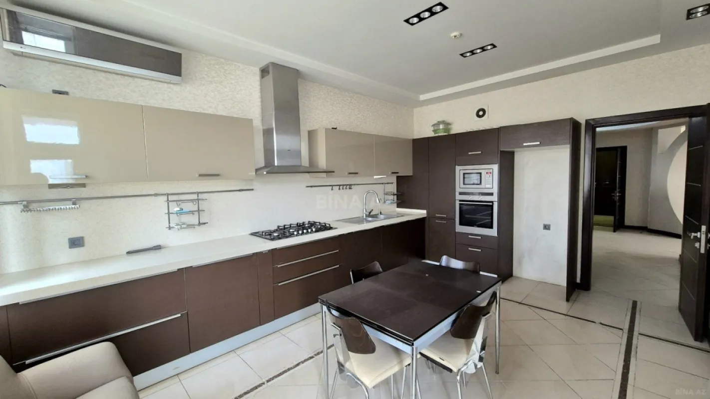 Satılır 4 otaqlı mənzil 161 m²
