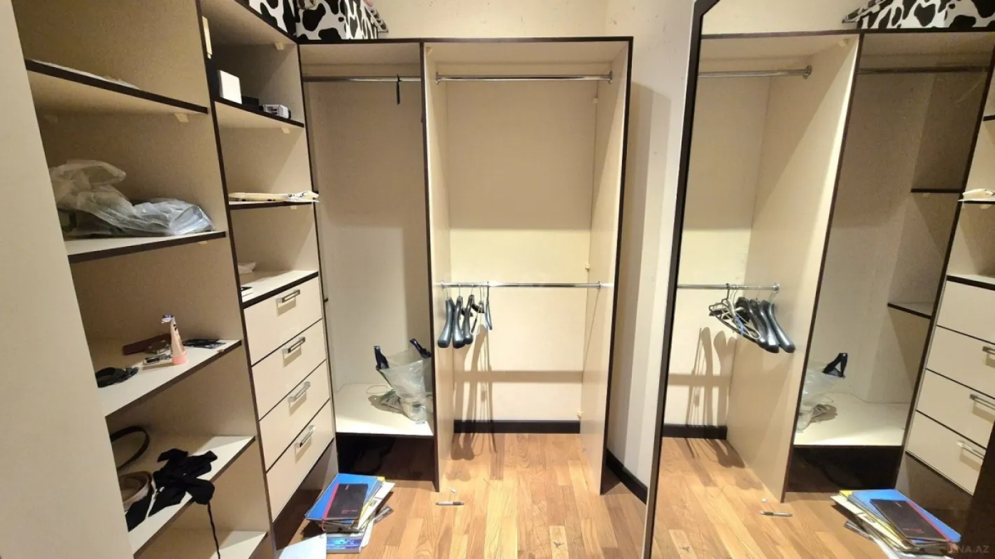 Satılır 4 otaqlı mənzil 161 m²