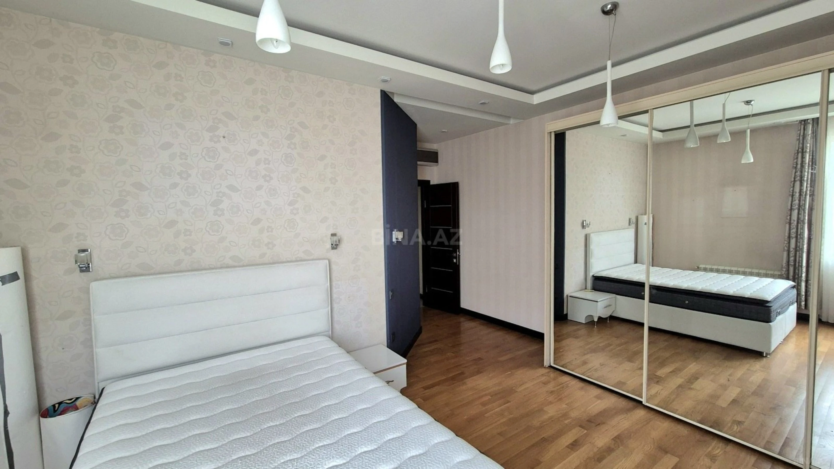 Satılır 4 otaqlı mənzil 161 m²