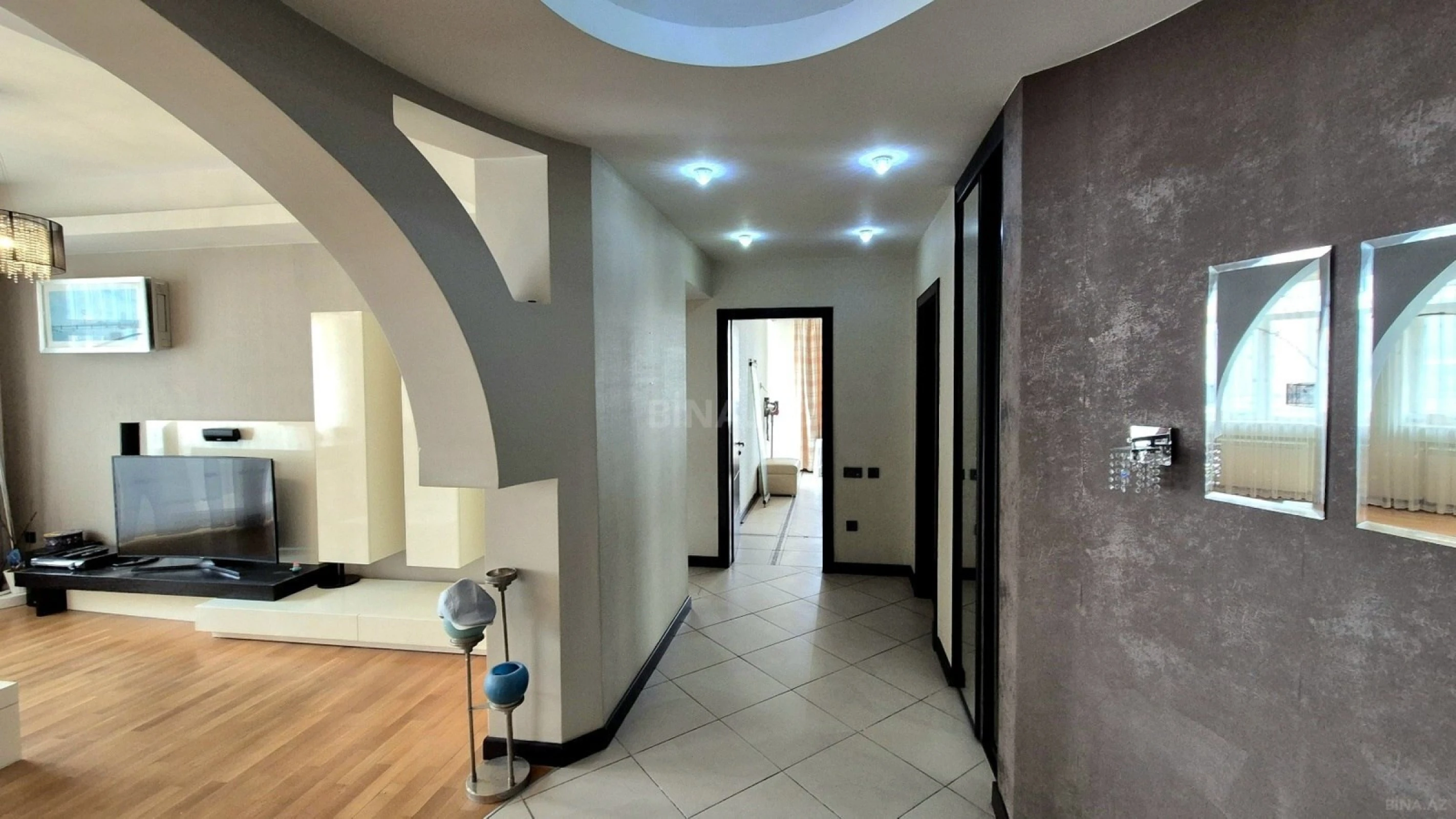Satılır 4 otaqlı mənzil 161 m²