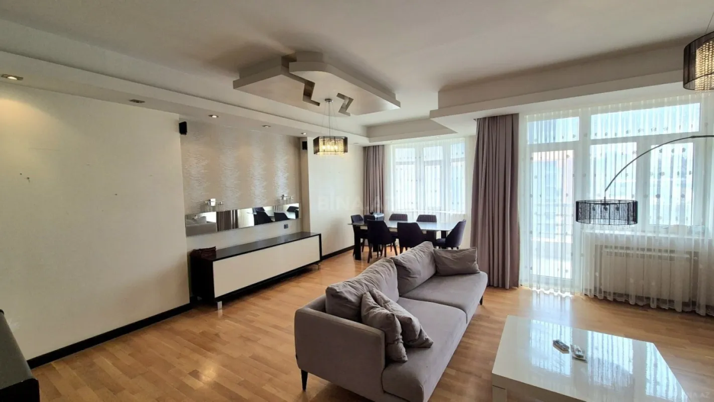 Satılır 4 otaqlı mənzil 161 m²