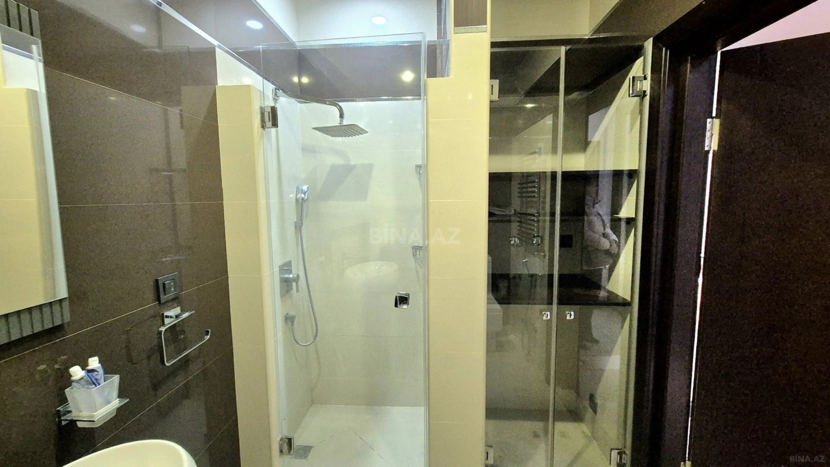 Satılır 4 otaqlı mənzil 161 m²