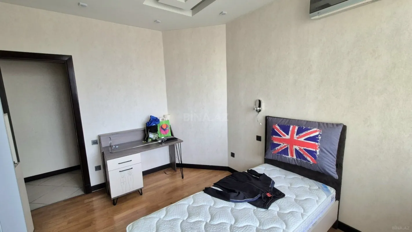 Satılır 4 otaqlı mənzil 161 m²