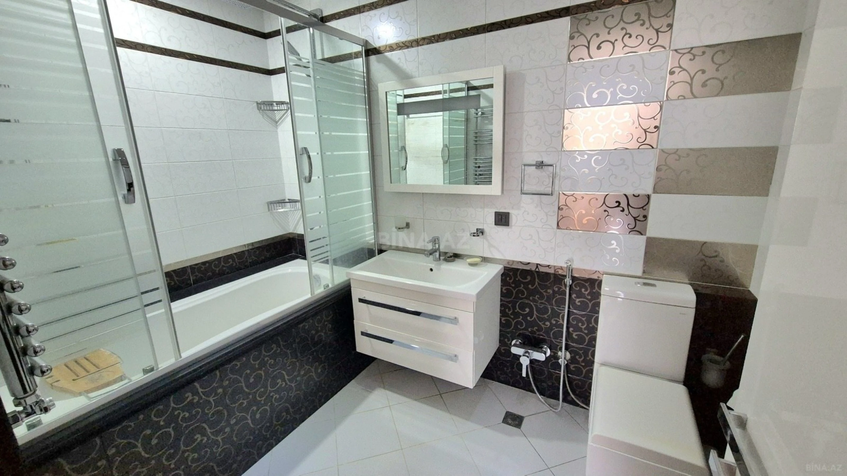 Satılır 4 otaqlı mənzil 161 m²
