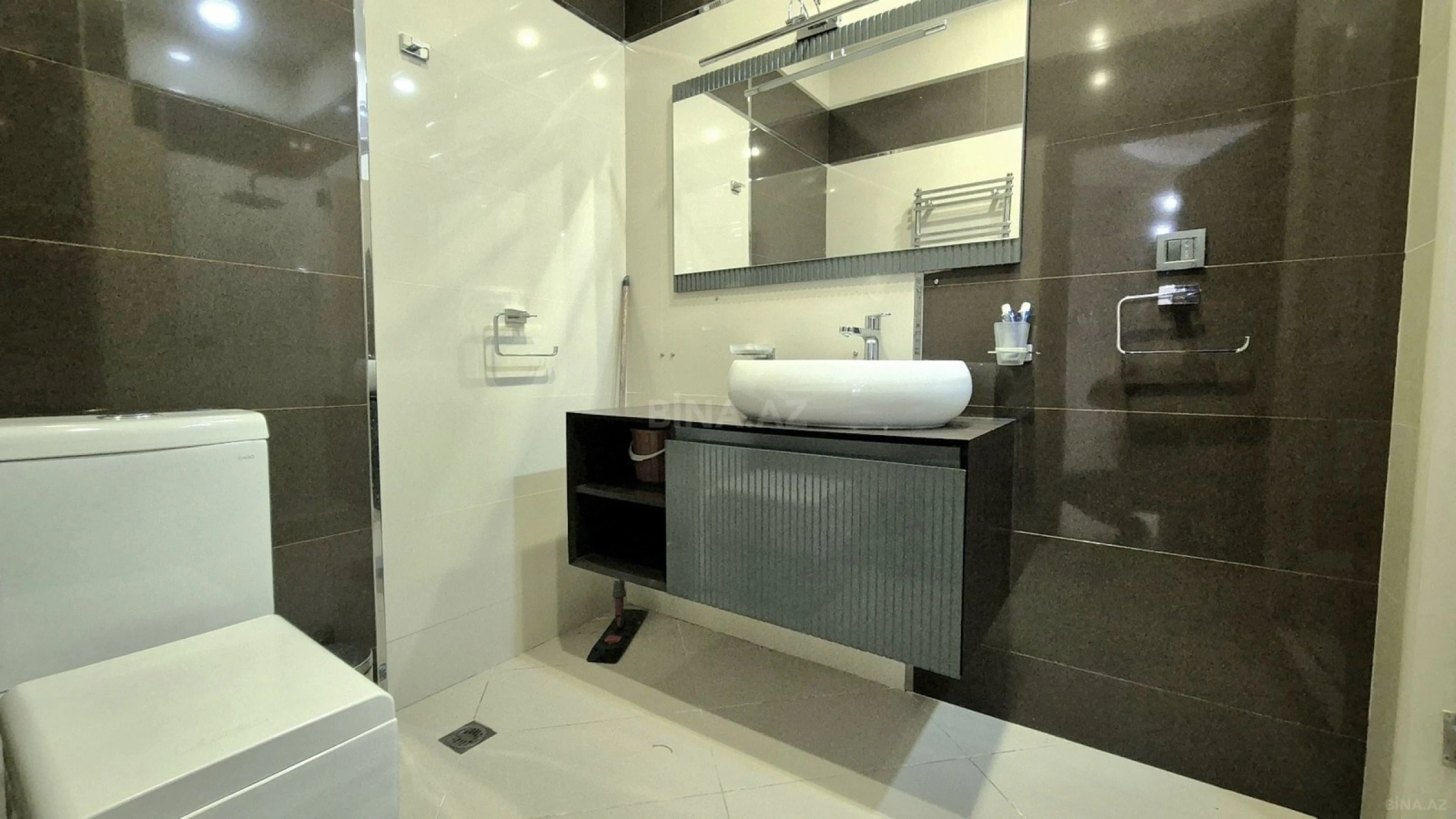 Satılır 4 otaqlı mənzil 161 m²