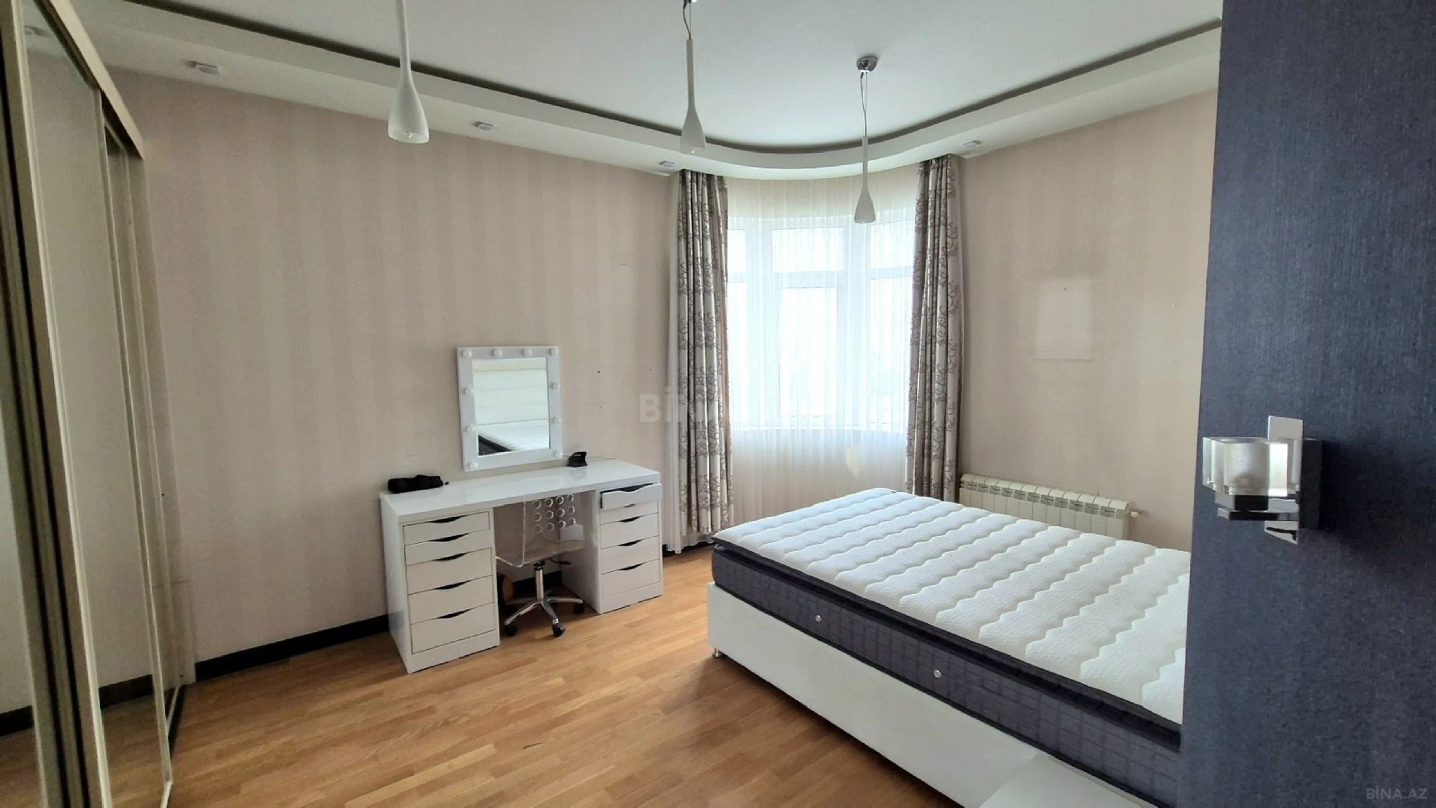 Satılır 4 otaqlı mənzil 161 m²