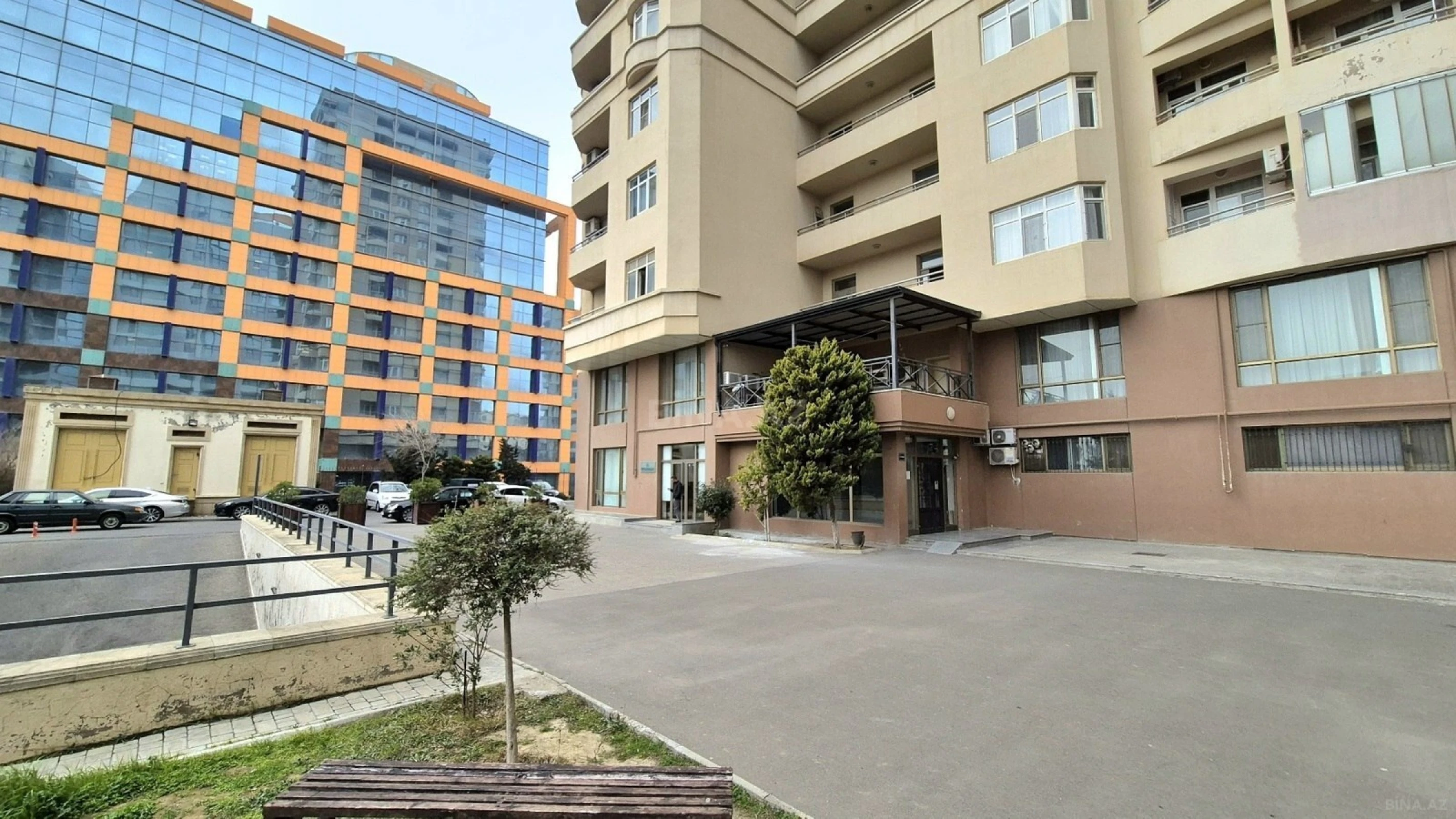 Satılır 4 otaqlı mənzil 161 m²