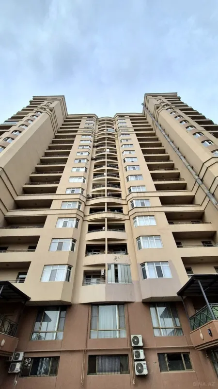 Satılır 4 otaqlı mənzil 161 m²