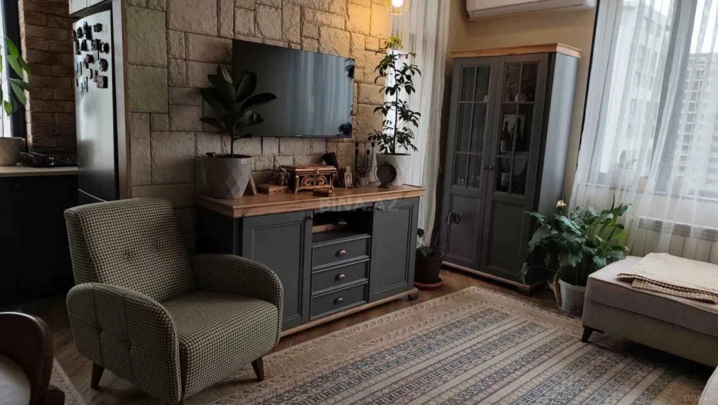 Satılır 4 otaqlı mənzil 100 m²