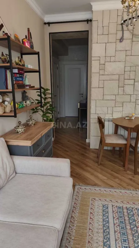 Satılır 4 otaqlı mənzil 100 m²