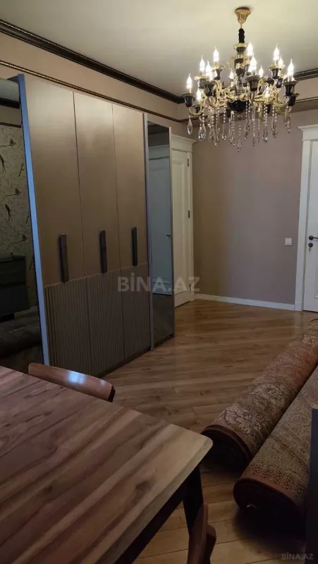 Satılır 4 otaqlı mənzil 100 m²