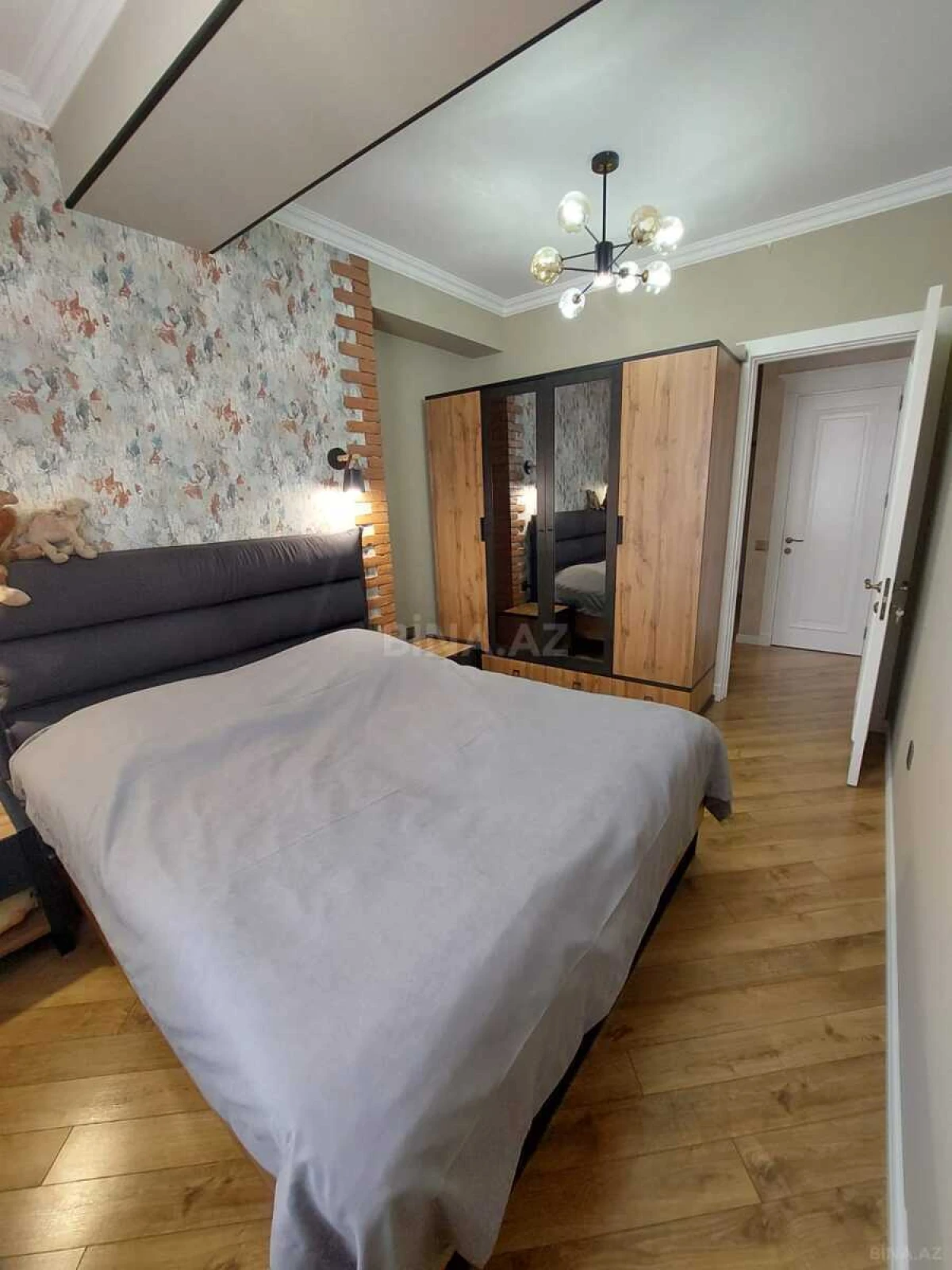 Satılır 4 otaqlı mənzil 100 m²