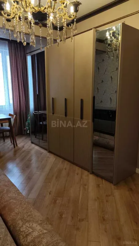 Satılır 4 otaqlı mənzil 100 m²