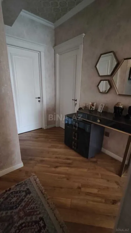 Satılır 4 otaqlı mənzil 100 m²