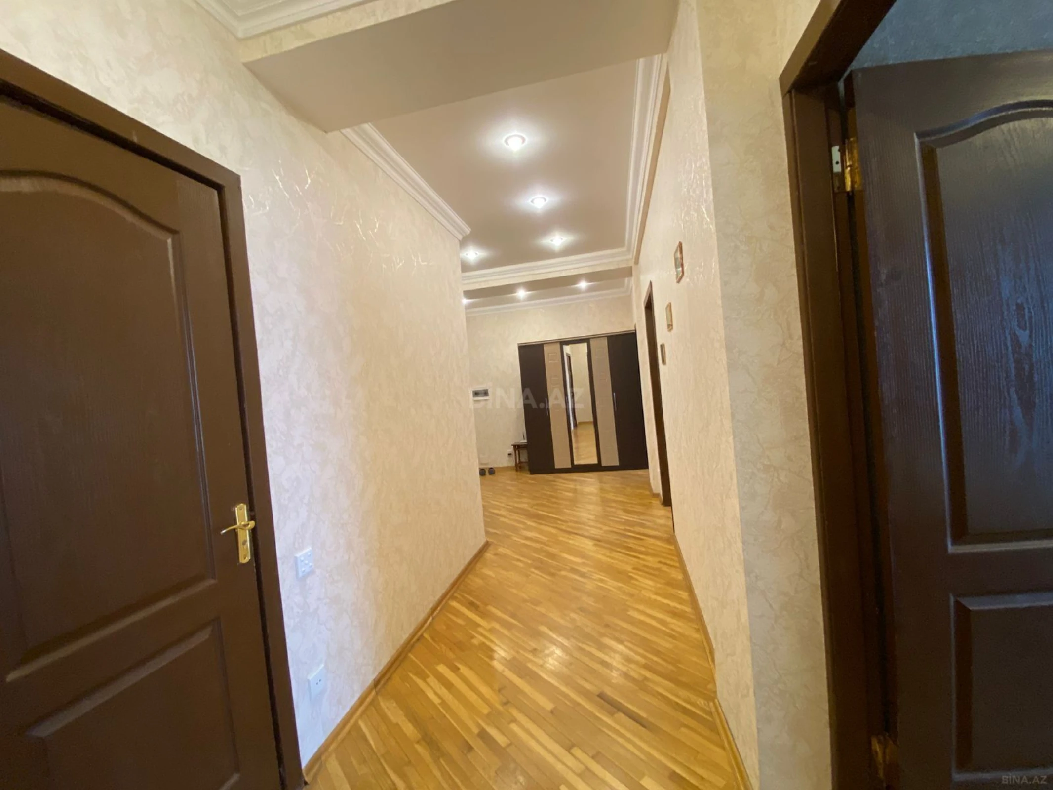 Satılır 2 otaqlı mənzil 92 m²