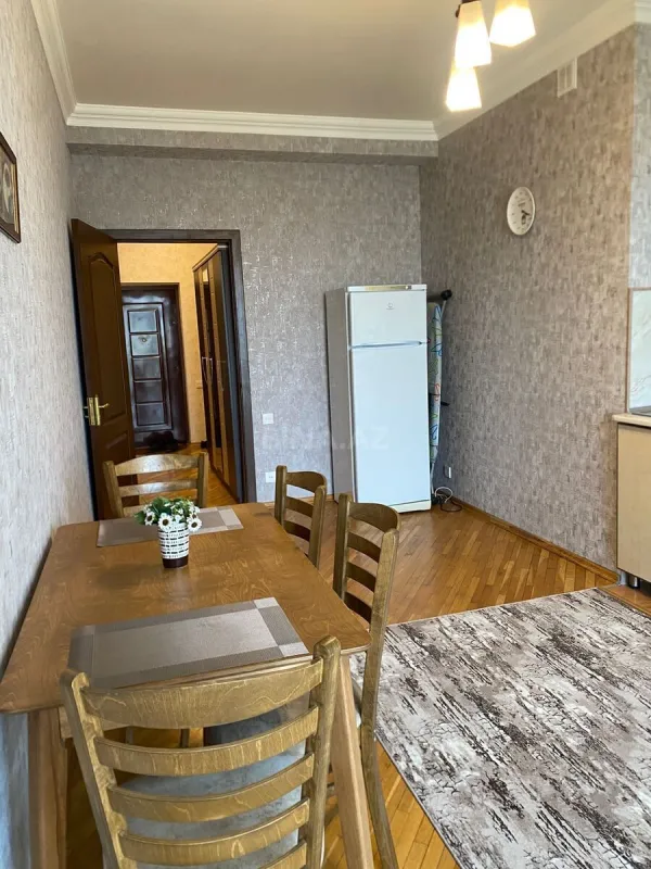 Satılır 2 otaqlı mənzil 92 m²