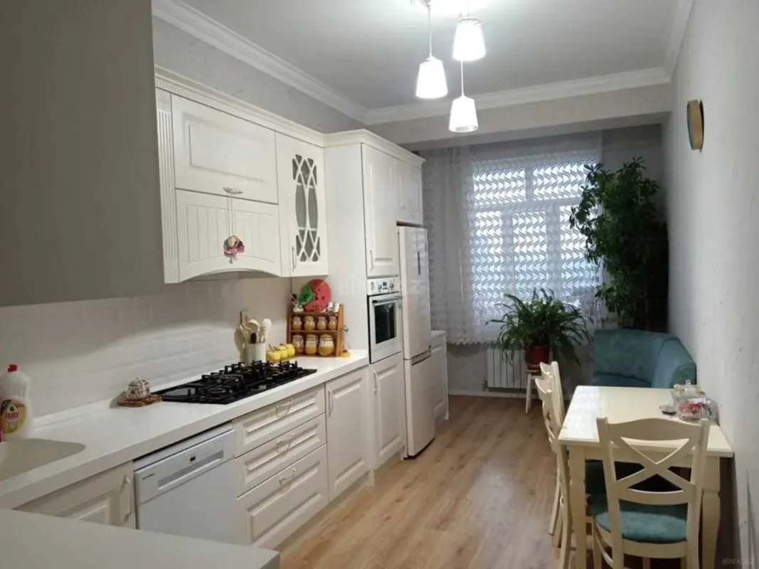 Satılır 3 otaqlı mənzil 130 m²