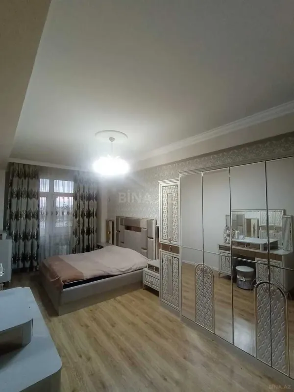 Satılır 3 otaqlı mənzil 130 m²