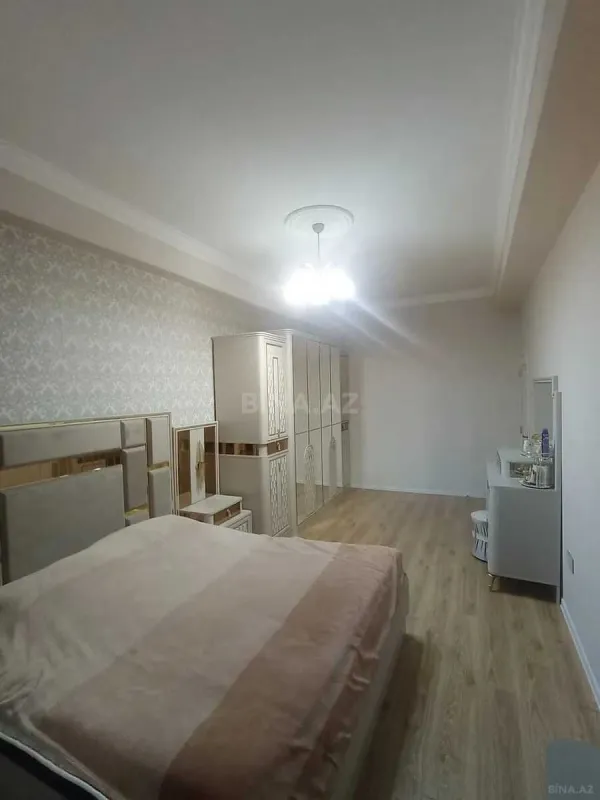 Satılır 3 otaqlı mənzil 130 m²