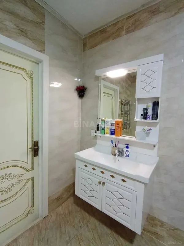 Satılır 3 otaqlı mənzil 130 m²