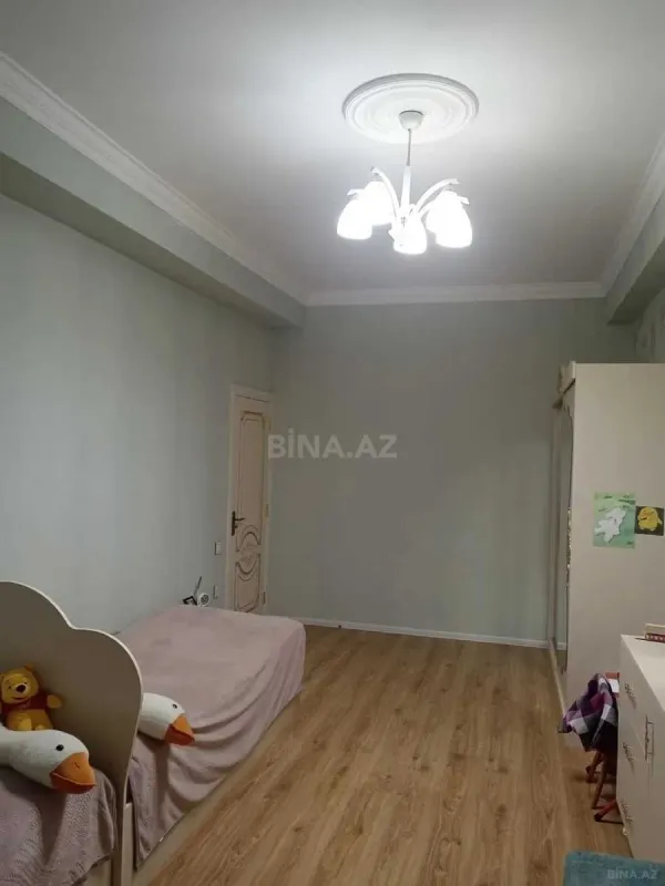 Satılır 3 otaqlı mənzil 130 m²