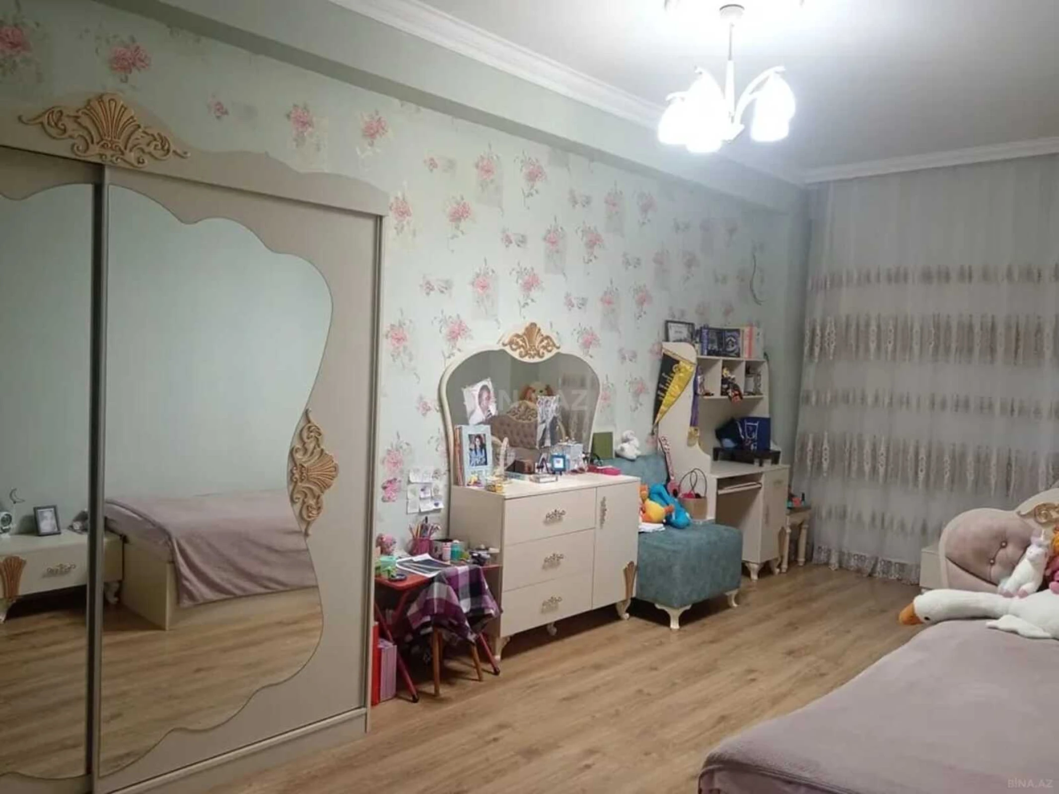 Satılır 3 otaqlı mənzil 130 m²