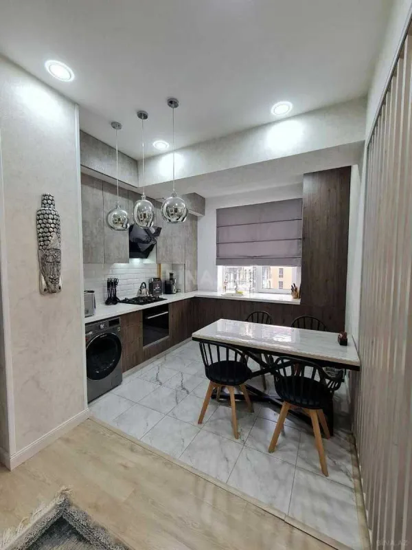 Kirayə verilir 2 otaqlı mənzil 90 m²