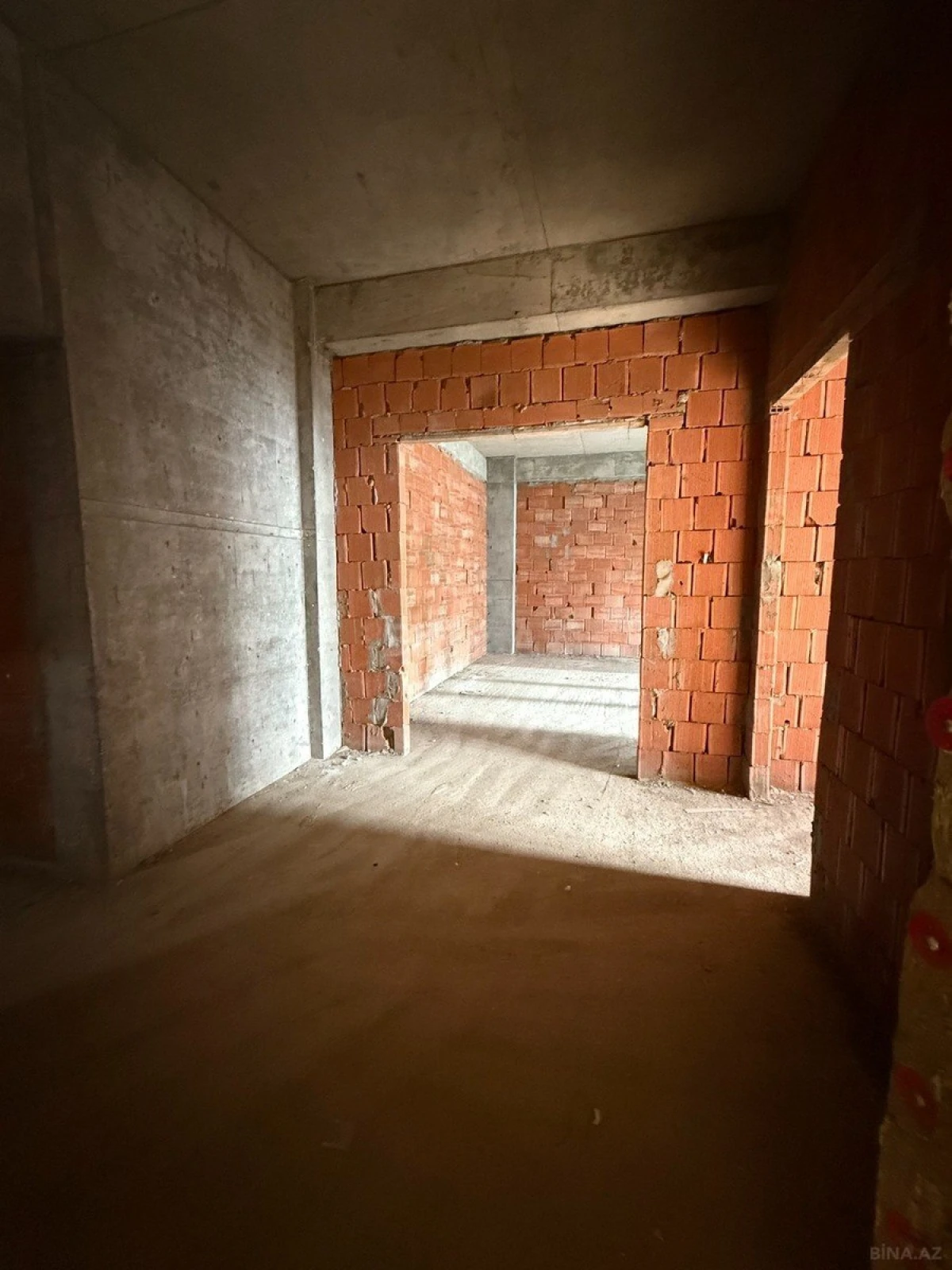 Satılır 2 otaqlı mənzil 108 m²