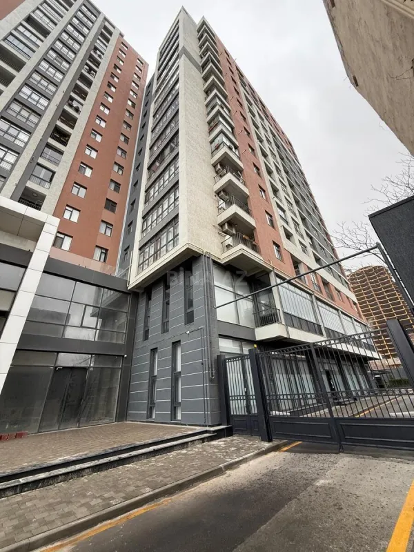 Satılır 2 otaqlı mənzil 108 m²