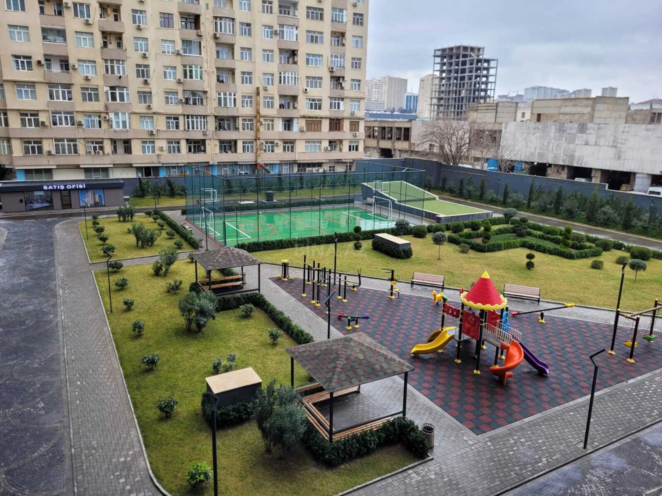 Satılır 2 otaqlı mənzil 108 m²