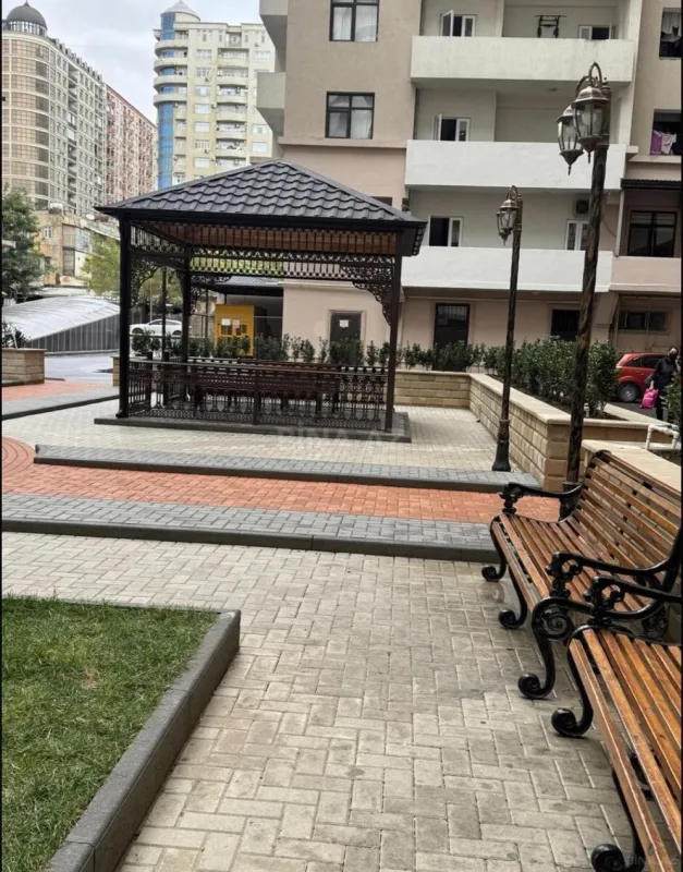 Satılır 3 otaqlı mənzil 138 m²