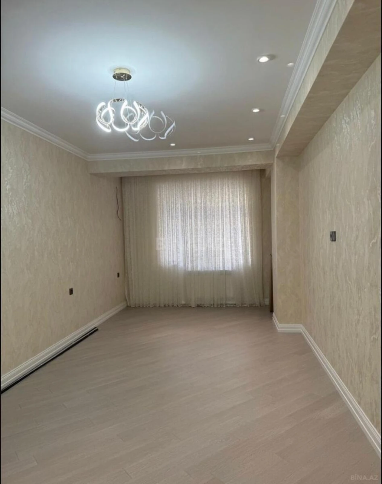 Satılır 3 otaqlı mənzil 138 m²