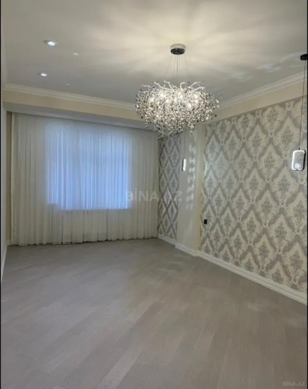 Satılır 3 otaqlı mənzil 138 m²
