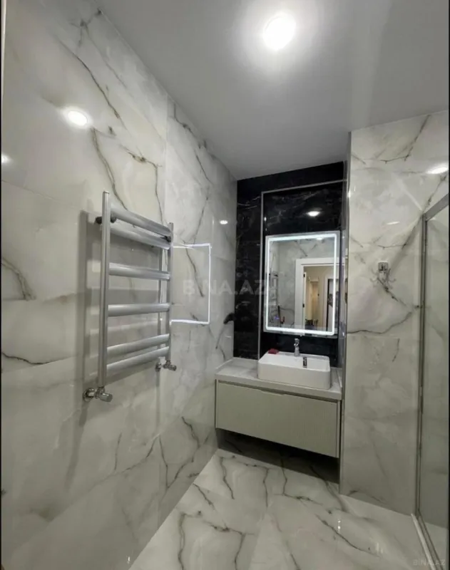 Satılır 3 otaqlı mənzil 138 m²