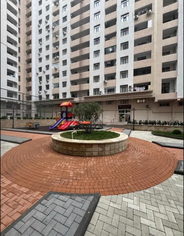 Satılır 3 otaqlı mənzil 138 m²