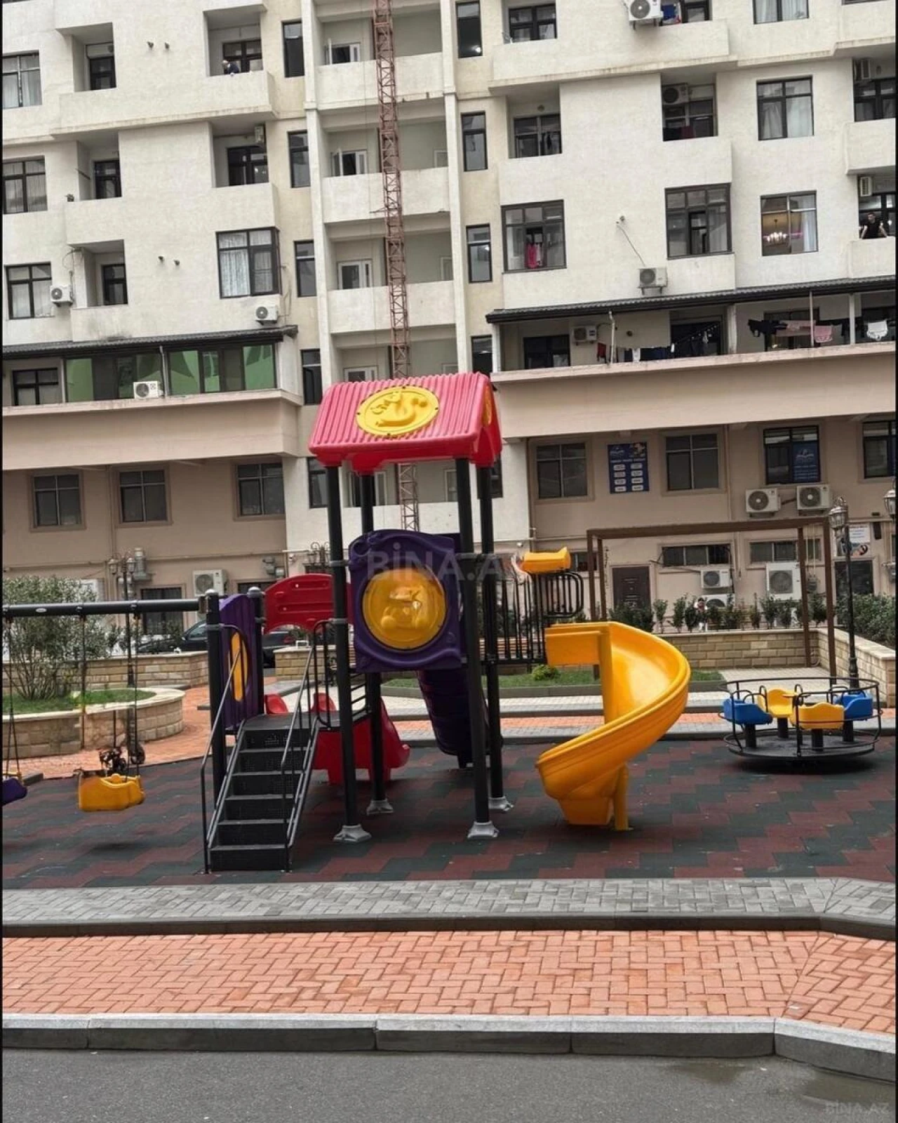 Satılır 3 otaqlı mənzil 138 m²