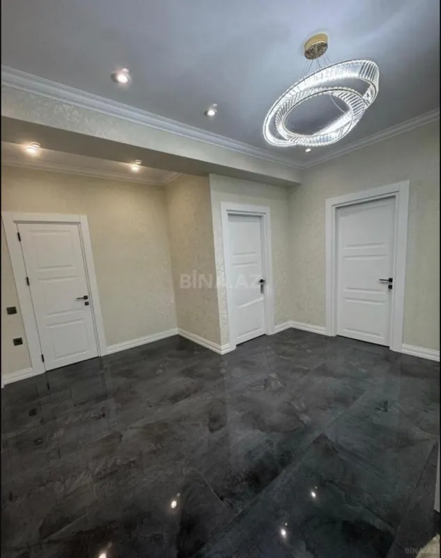 Satılır 3 otaqlı mənzil 138 m²