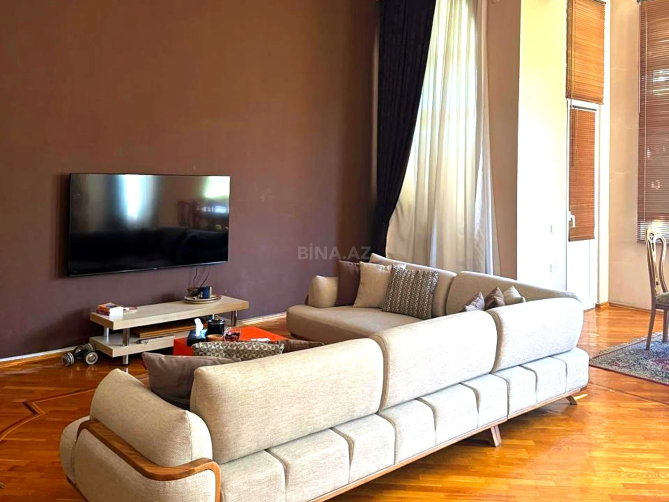 Satılır 4 otaqlı mənzil 210 m²