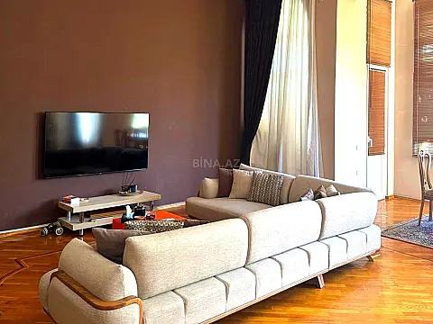 Satılır 4 otaqlı mənzil 210 m²